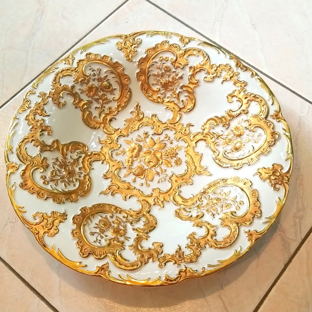 Meissen Charger Plate Prunkschale Bowl with raised Guilded Gold Flowers & Leaves